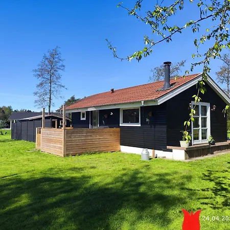 Cozy Little Summerhouse In Quiet Area * Farsø