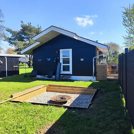 Cozy Little Summerhouse In Quiet Area Vakantiehuis *