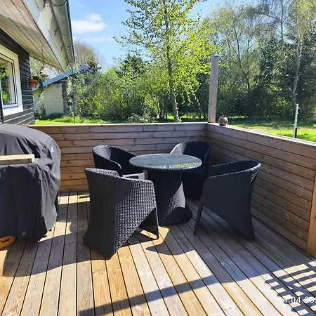 Cozy Little Summerhouse In Quiet Area Vakantiehuis